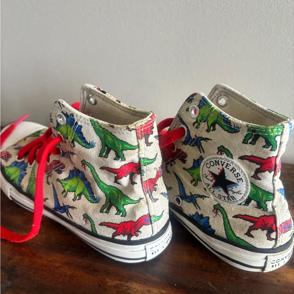Custom‎ Chuck Taylor’s Converse All Star Dinosaur Size 2